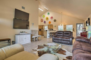 Pet-Friendly Home with Deck 1 Mi to Canyon Lake Fun